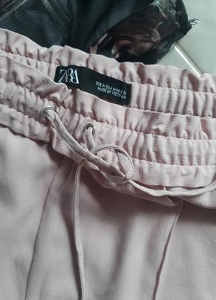 Нова блуза,принт троянди ,штани пудра фірми zara ☝️у пості є 2 речі,вказано ціна кожної5 фото