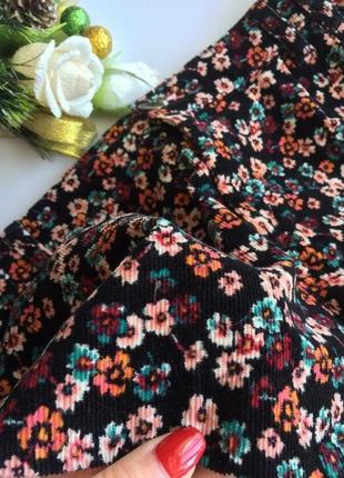 Фирменные яркие  шорты из натурального мелкого вельвета в цветочный принт3 фото