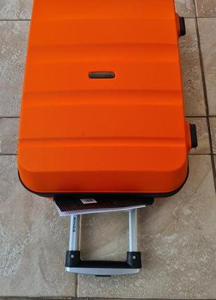 Оранжевый чемодан  wings  at 01 poland 🇵🇱6 фото