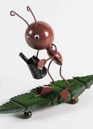 Статуетка бляшана мураха на листі садівник / статуетка бляшана мураха на листі садівник 15x11x4 см