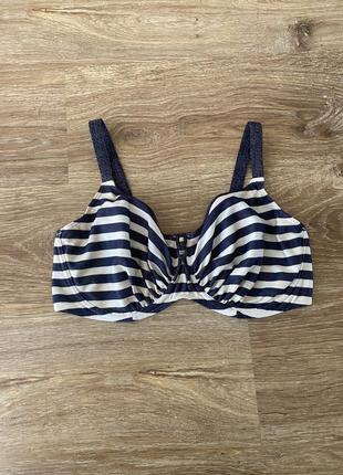 Шикарный, верх от купальника, в полоску.