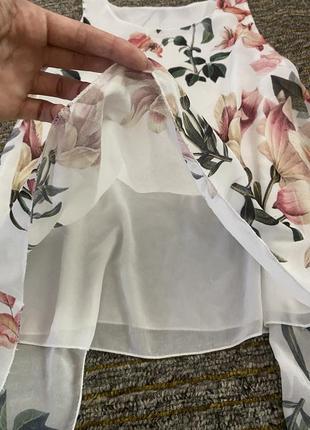 Ошатна легка летить майка біла блузка квітковий принт з розрізом на спині m l3 фото