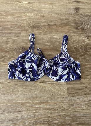 Шикарный, верх от купальника, с красивым принтом