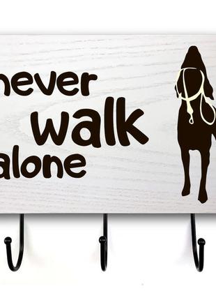 Вхідна табличка з гачками "never walk" в 3 кольорах