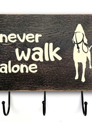 Вхідна табличка з гачками "never walk" в 3 кольорах3 фото
