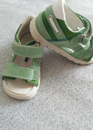 Босоніжки дитячі