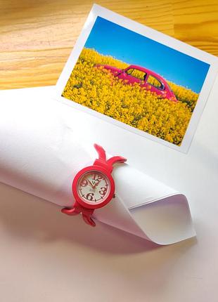 Вінтажний червоний годинник