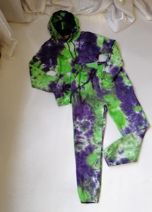 ⛔крутий спортивно прогулянковий костюм принт тай дай у розлученнях насичений салатово фіолетовий2 фото