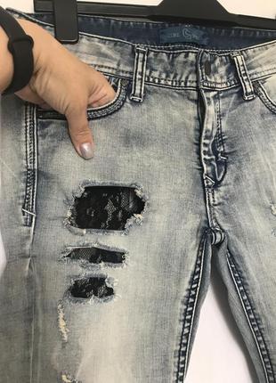 Штаны джинсы новые с дырками