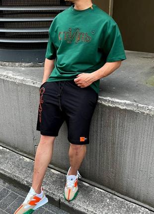 Стильний чоловічий комплект футболка+шорти, чорний з зеленим1 фото