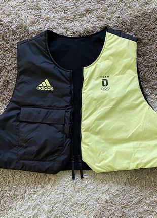 Жилетка adidas.