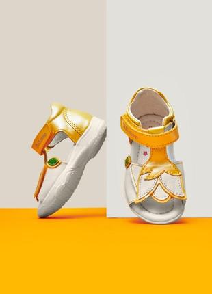 Кожаные босоножки для девочки