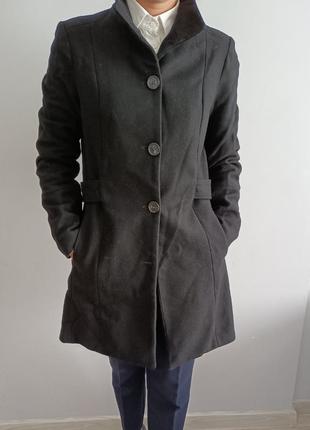 Чорне осіннє пальто розмір м1 фото