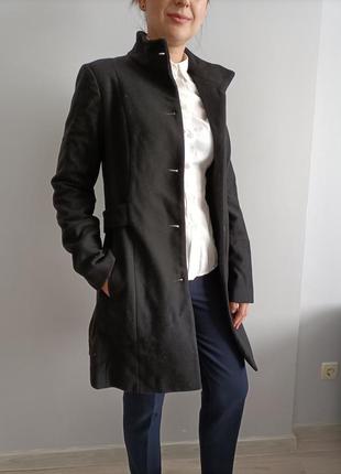Чорне осіннє пальто розмір м5 фото