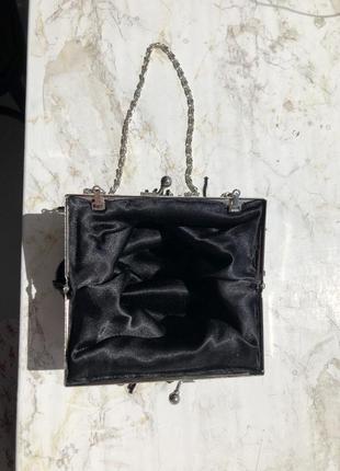 Черна сумочка с вышивкой бисером3 фото