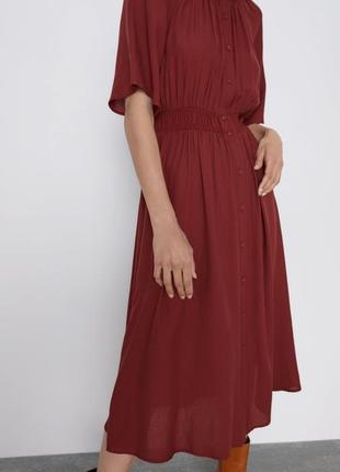 Сукня халат zara приталене міді бордове марсала коротким рукавом на гудзиках літній1 фото