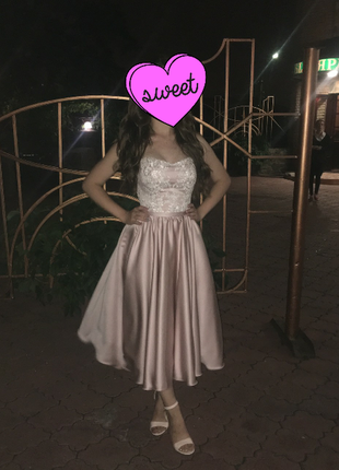 Випускна сукня з мереживом