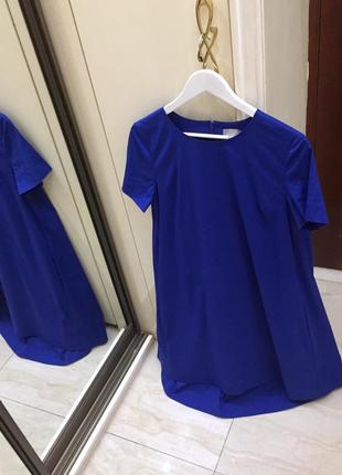 Сукня люкс бренду cos royal blue poplin pleated back dress оригінал зі свіжих колекцій.