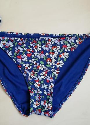 Яркие плавки на завязках