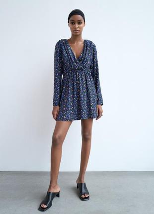 Платье с подплечниками в цветочный принт от zara
