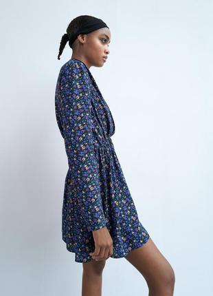 Платье с подплечниками в цветочный принт от zara3 фото