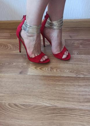 Шикарні жіночі босоніжки 38 розмір