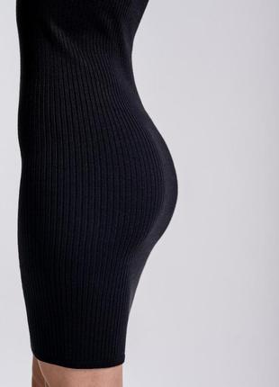 Платье женское черное чёрное в рубчик обтягивающее по фигуре футляр на бретелях летнее красивое s m 42 стильное классическое новое короткое миди4 фото