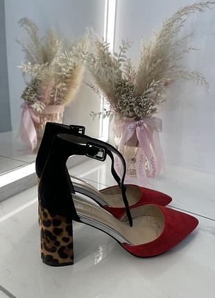 Жіночі туфлі