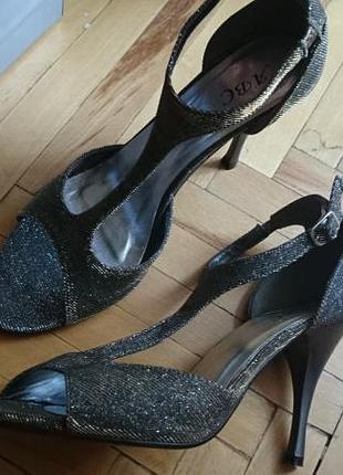 Нарядные босоножки. new