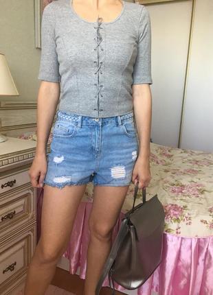 Трендові шорти, до низу розширені, посадка завищена