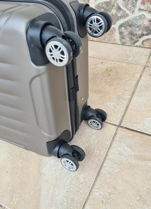 Прочный надежный чемодан  mcs  шампанское4 фото