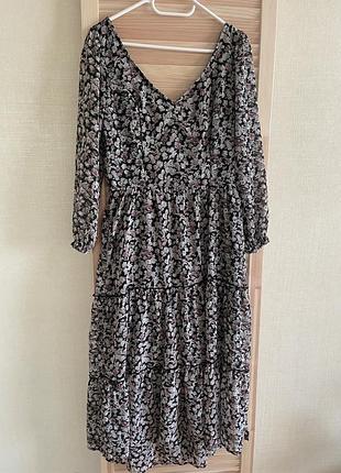 Гарна сукня ярусна