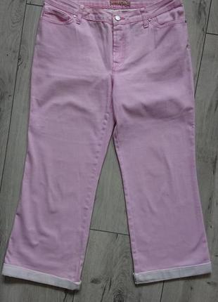 Розовые джинсовые капри