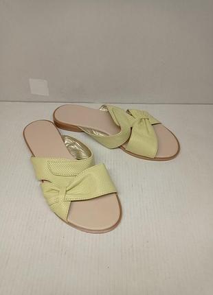 Шльопанці шкіряні на ліпучці жіночі