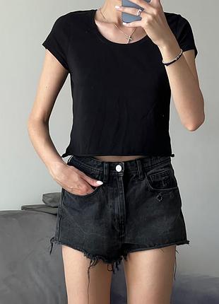 Черная укорочённая футболка
