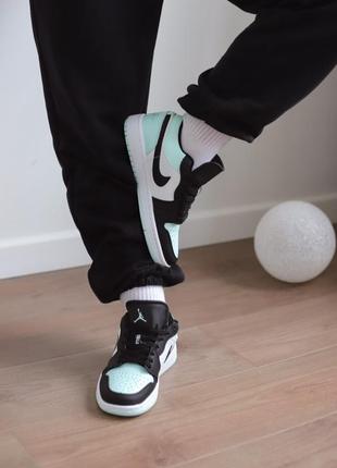 Женские кожаные кроссовки nike air jordan 1 low mint/black8 фото