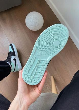 Жіночі шкіряні кросівки nike air jordan 1 low mint/black2 фото