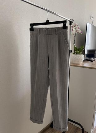 Серые брюки stradivarius4 фото