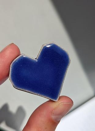 Брошка серце з кераміки глини синє ручна робота