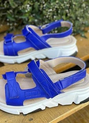 Синие босоножки на липучках