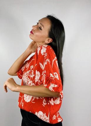 Яркая летняя блуза в цветочный принт1 фото