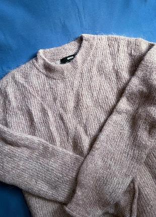 Светр жіночий
