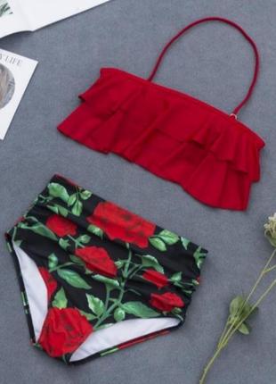 Купальник с высокими цветастыми плавками и воланами на топе