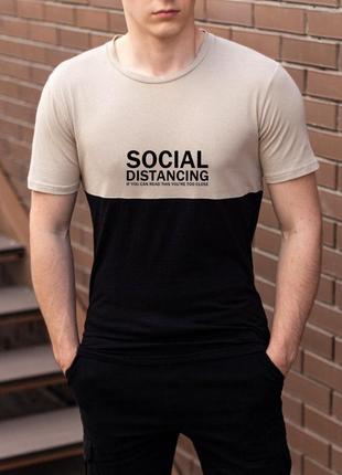 Чоловіча бежева з чорним футболка з принтом social distancing / smb