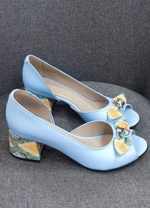 Эксклюзивные туфли из натуральной итальянской кожи с бантиком голубые