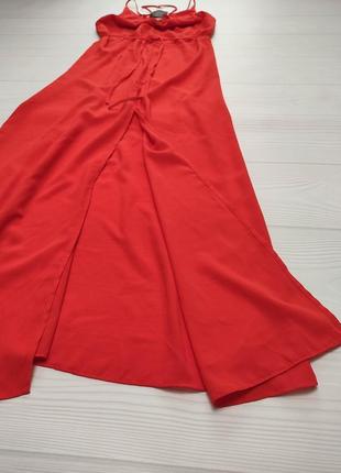 Довге червоне плаття під пояс з розрізом5 фото