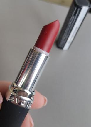 Матова помада від ейвон avon red matte supreme4 фото