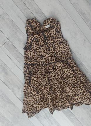 Дуже гарне платтячко приблизно на 3-4 роки