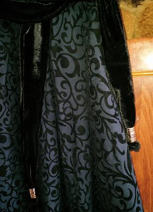 Женское платье с ажурными рисунками и велюровым поясом3 фото