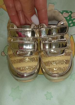 Неймовірно гарні кросівки.